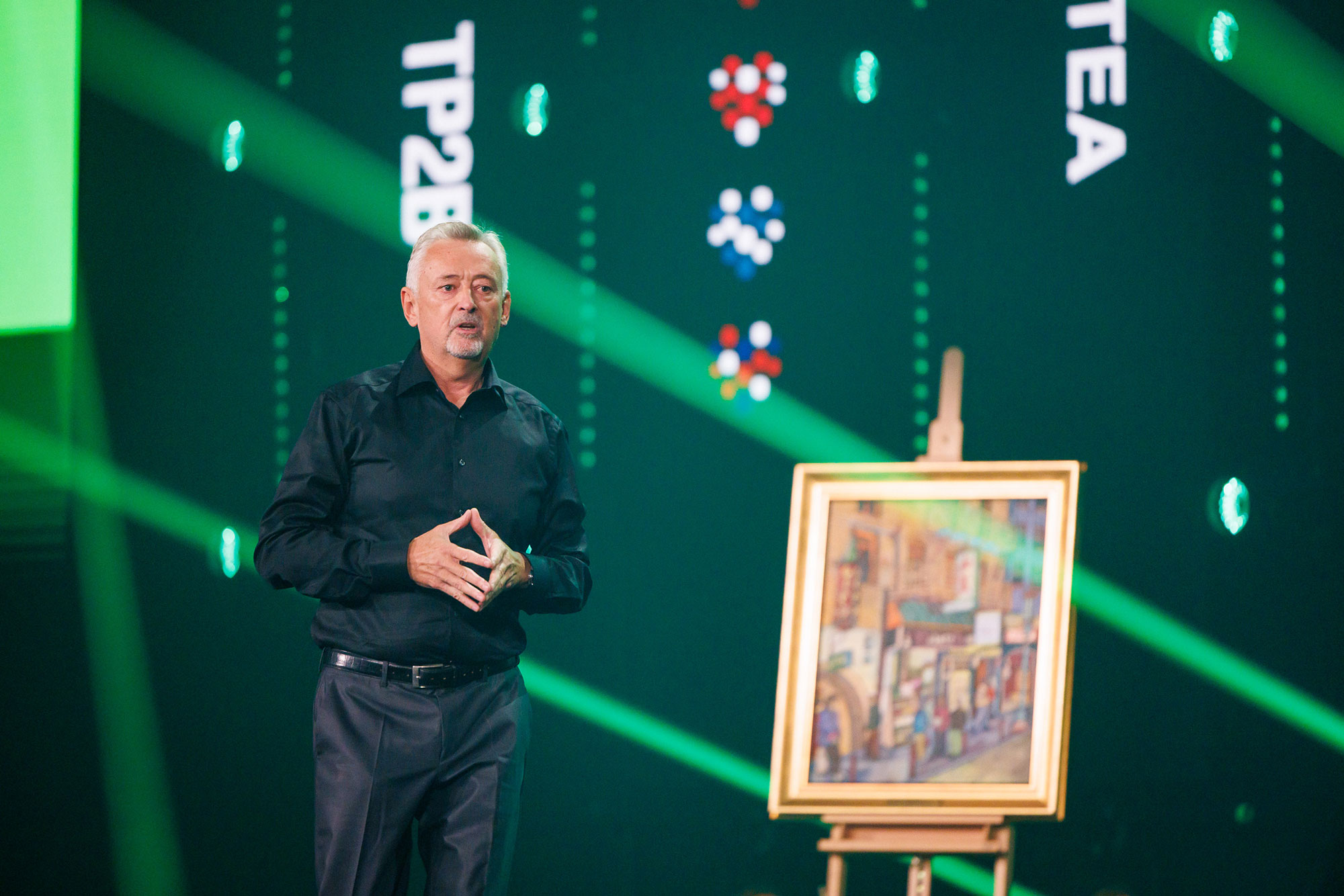 Steinar Sønsteby In Front Of TP2B Painting